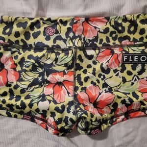 Fleo Hibiscus Leopard Shorts - M